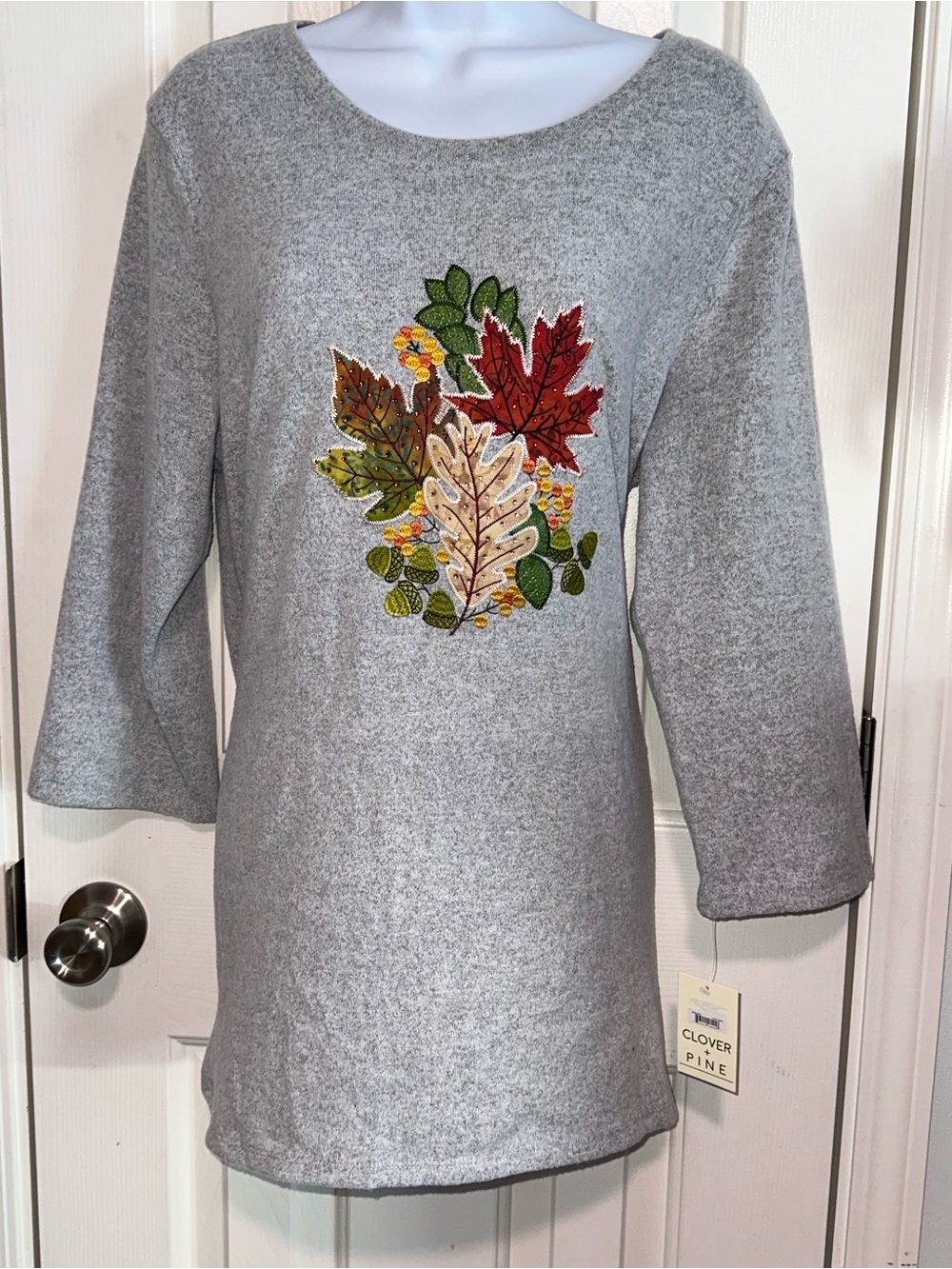 Gray Long-Sleeve Leaf Appliqué Tunic